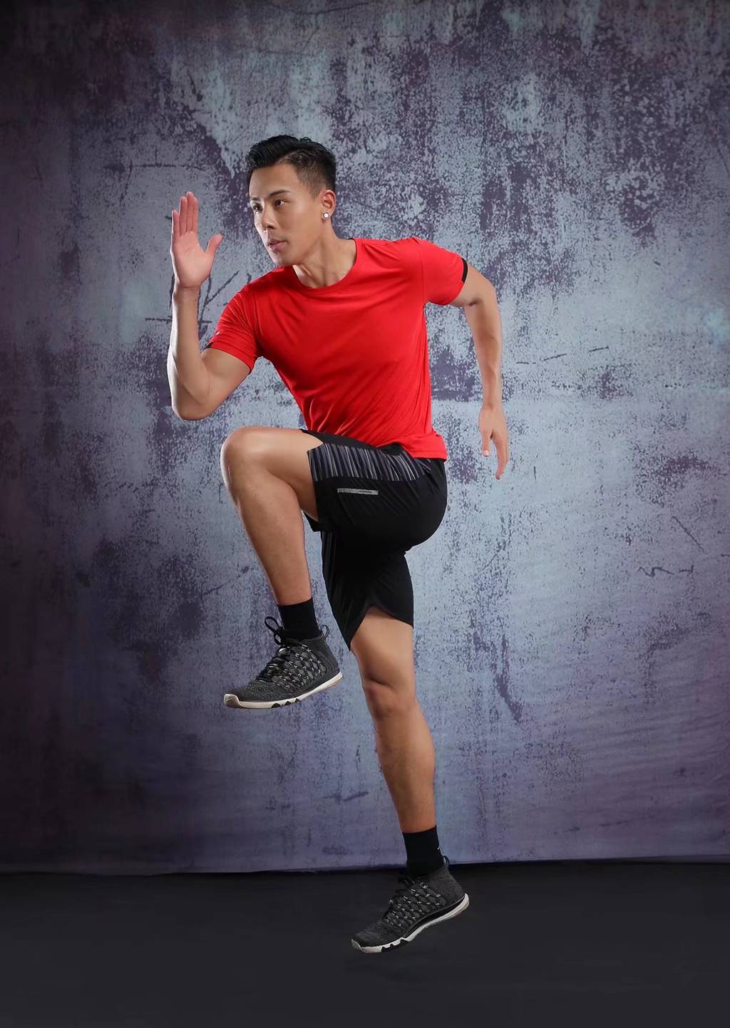 春夏新品 圓領(lǐng)短袖T恤 時尚運動文化衫 大紅色